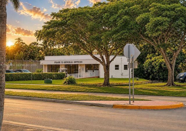 8500 Sunrise Lakes Boulevard 201, Sunrise, FL 33322