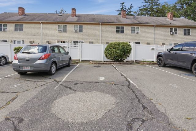 322 Bedford St 322, East Bridgewater, MA 02333