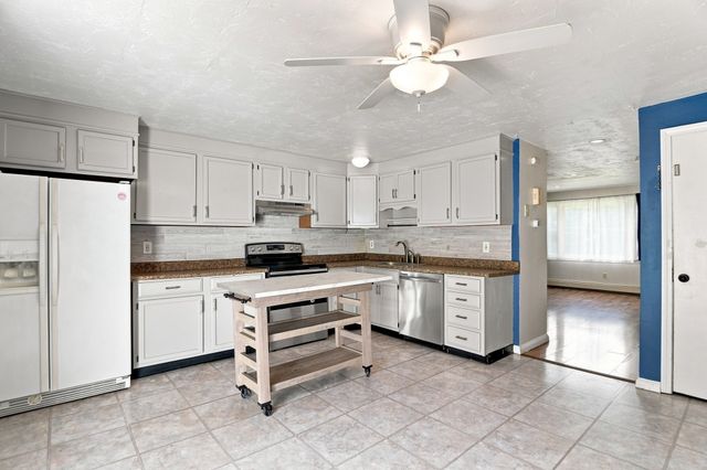 322 Bedford St 322, East Bridgewater, MA 02333