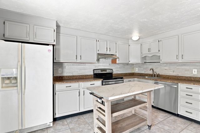 322 Bedford St 322, East Bridgewater, MA 02333