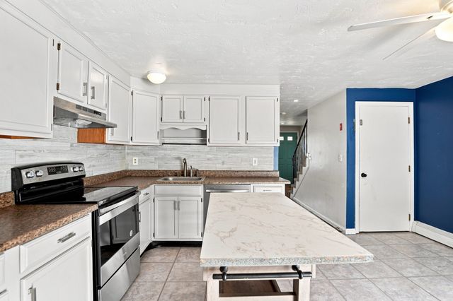 322 Bedford St 322, East Bridgewater, MA 02333