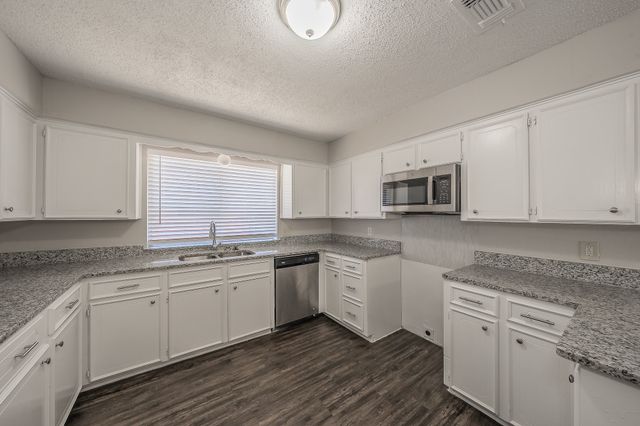 876 Dogwood Trail, Lancaster, TX 75146