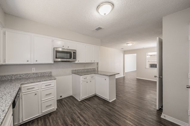 876 Dogwood Trail, Lancaster, TX 75146