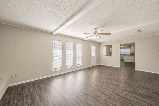 876 Dogwood Trail, Lancaster, TX 75146