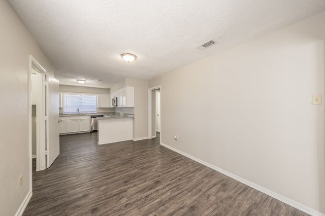 876 Dogwood Trail, Lancaster, TX 75146