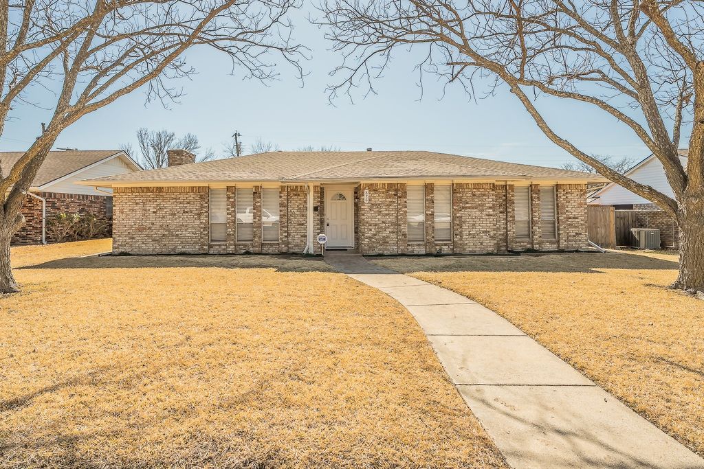 876 Dogwood Trail, Lancaster, TX 75146