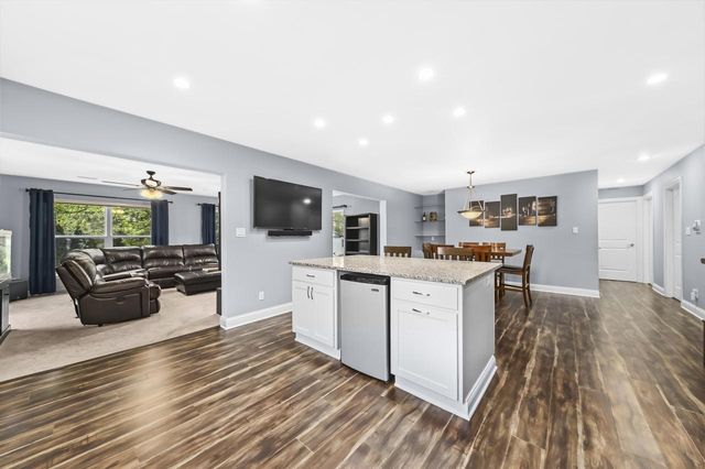 1321 Maass DRIVE, Oak Creek, WI 53154