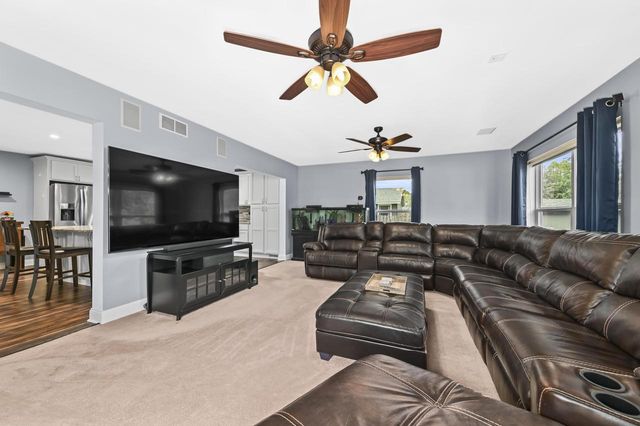 1321 Maass DRIVE, Oak Creek, WI 53154
