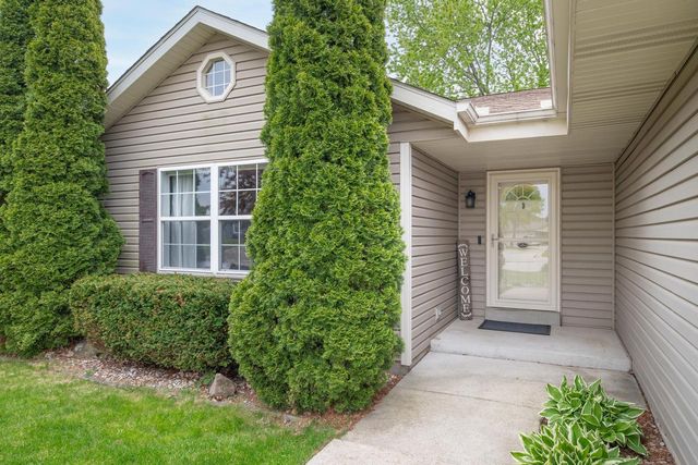 1321 Maass DRIVE, Oak Creek, WI 53154