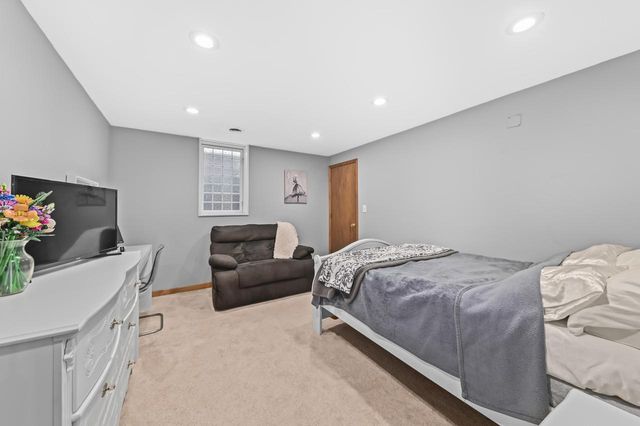 1321 Maass DRIVE, Oak Creek, WI 53154