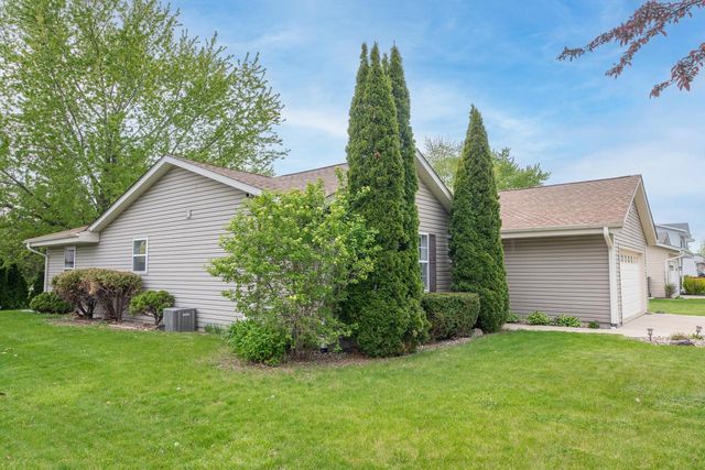 1321 Maass DRIVE, Oak Creek, WI 53154