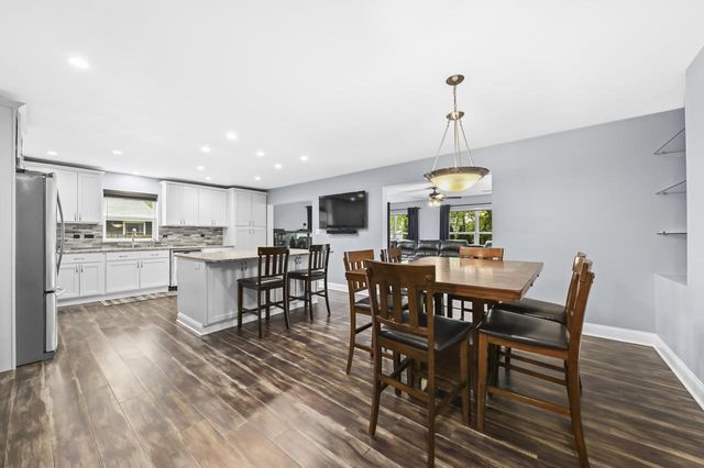 1321 Maass DRIVE, Oak Creek, WI 53154