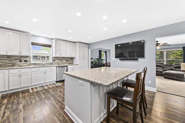 1321 Maass DRIVE, Oak Creek, WI 53154