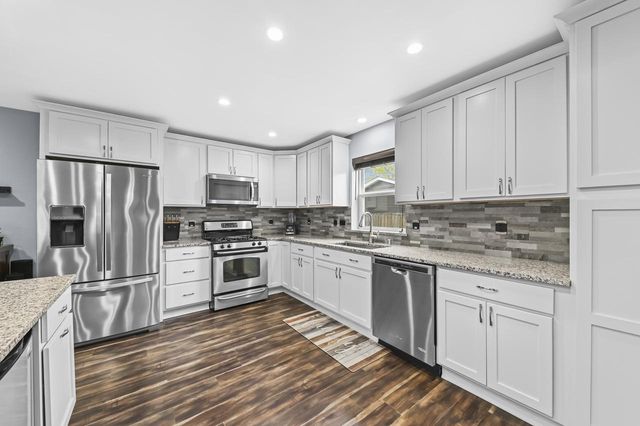 1321 Maass DRIVE, Oak Creek, WI 53154