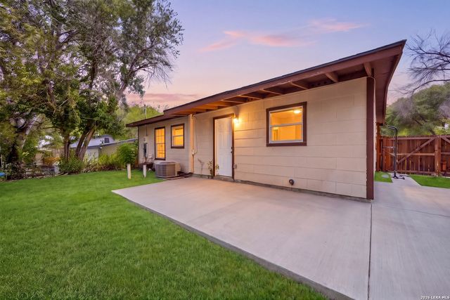 135 TRUDELL DR, San Antonio, TX 78213