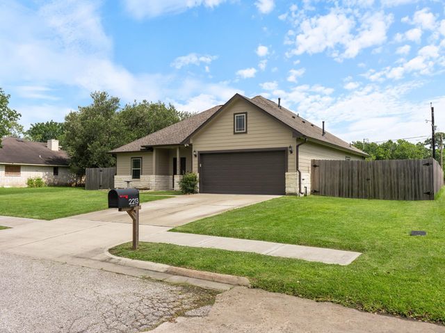 2213 Sago, Bay City, TX 77414