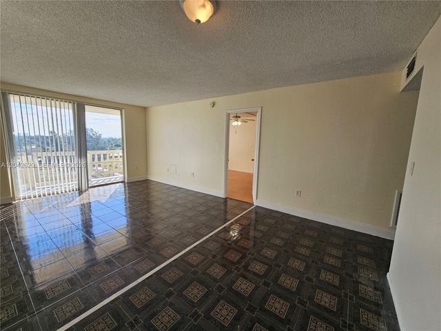 15600 NW 7th Avenue 704, Miami, FL 33169