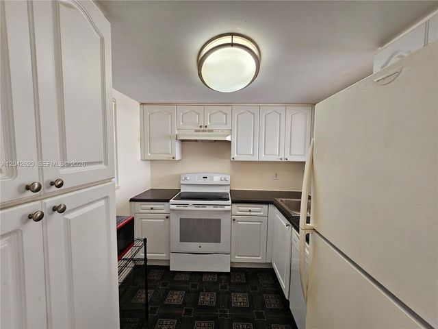 15600 NW 7th Avenue 704, Miami, FL 33169