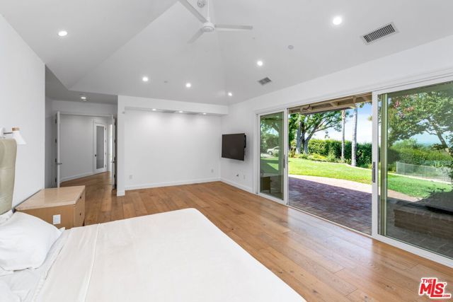 19621 Wells Drive, Tarzana (los Angeles), CA 91356