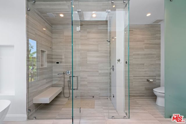 19621 Wells Drive, Tarzana (los Angeles), CA 91356