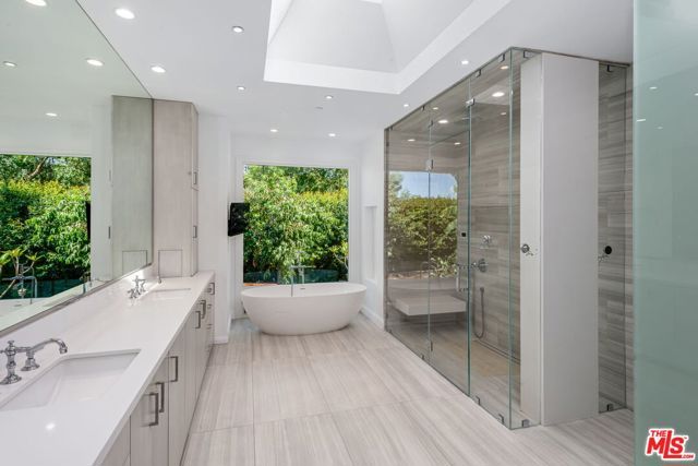 19621 Wells Drive, Tarzana (los Angeles), CA 91356