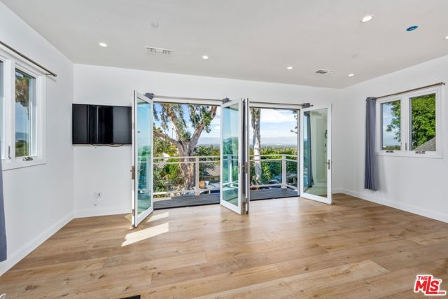 19621 Wells Drive, Tarzana (los Angeles), CA 91356