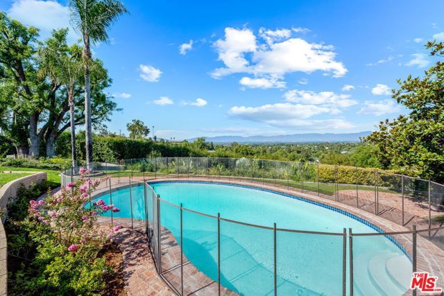 19621 Wells Drive, Tarzana (los Angeles), CA 91356