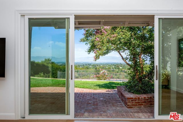 19621 Wells Drive, Tarzana (los Angeles), CA 91356