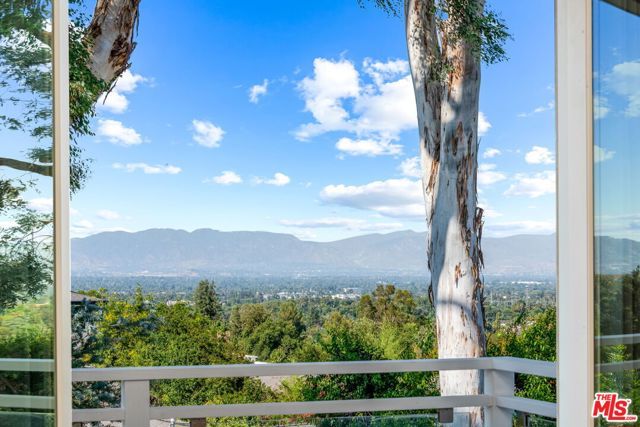 19621 Wells Drive, Tarzana (los Angeles), CA 91356