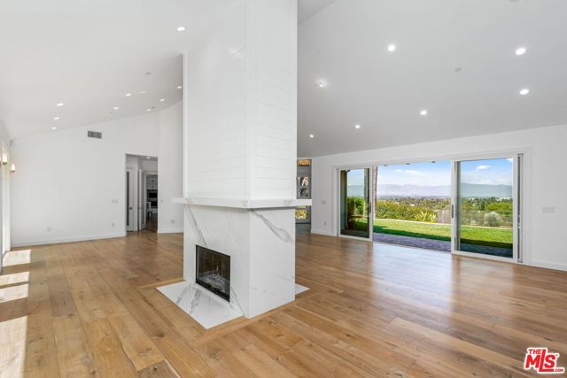 19621 Wells Drive, Tarzana (los Angeles), CA 91356