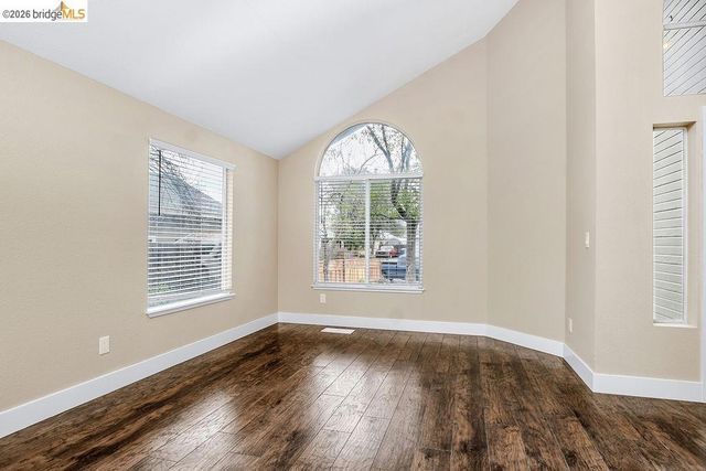 5041 Claremont Ct, Oakley, CA 94561