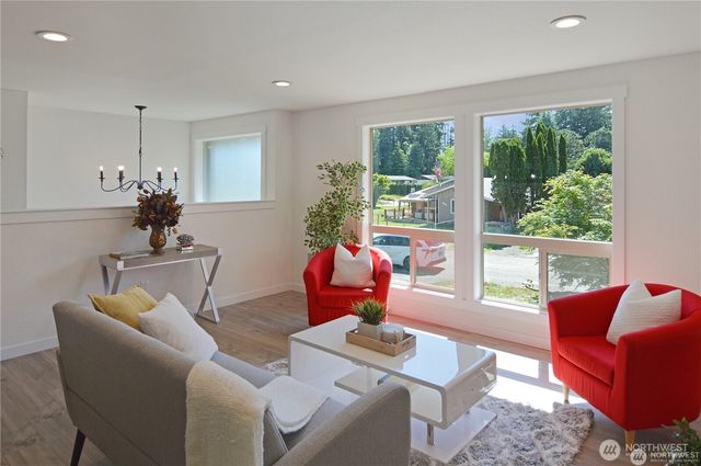 15425 25th Avenue E, Tacoma, WA 98445