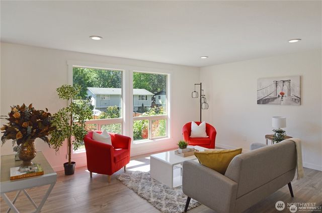 15425 25th Avenue E, Tacoma, WA 98445