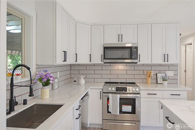 15425 25th Avenue E, Tacoma, WA 98445