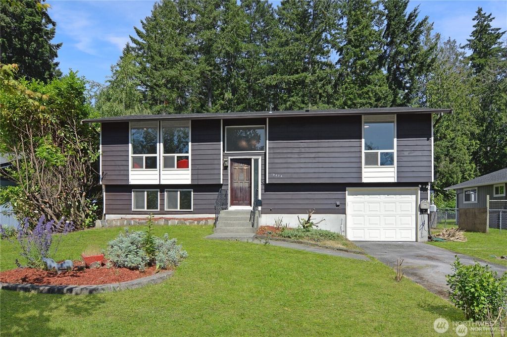 15425 25th Avenue E, Tacoma, WA 98445