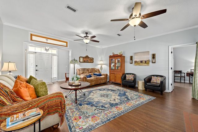 118 Huntington Dr, Headland, AL 36345