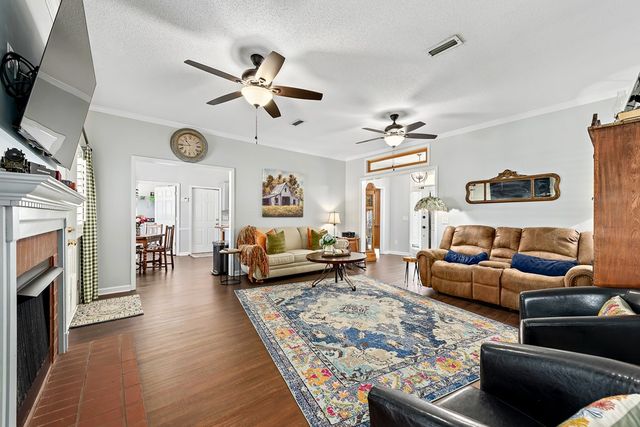 118 Huntington Dr, Headland, AL 36345