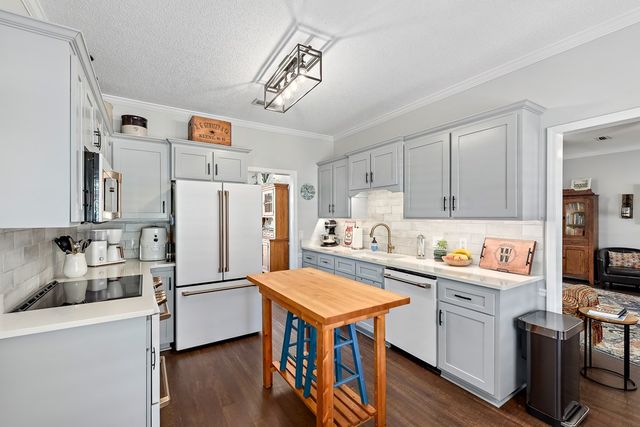 118 Huntington Dr, Headland, AL 36345