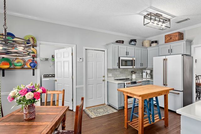 118 Huntington Dr, Headland, AL 36345