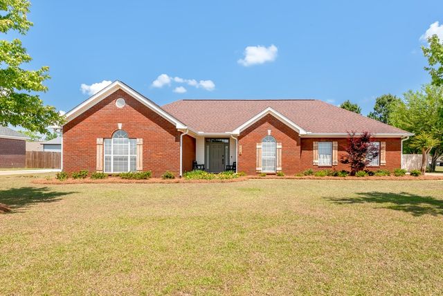 118 Huntington Dr, Headland, AL 36345
