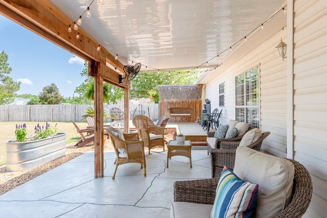 118 Huntington Dr, Headland, AL 36345