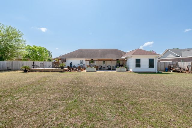 118 Huntington Dr, Headland, AL 36345