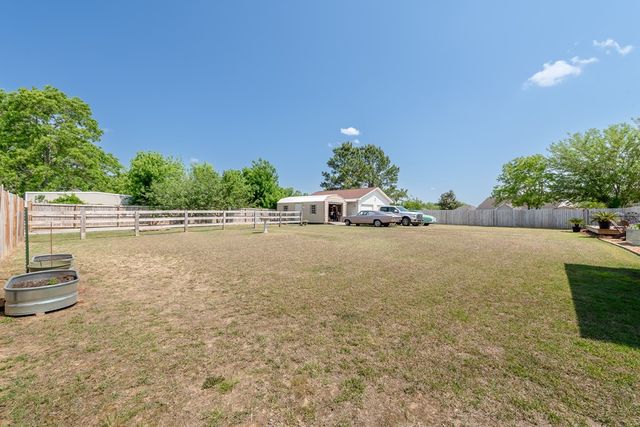 118 Huntington Dr, Headland, AL 36345