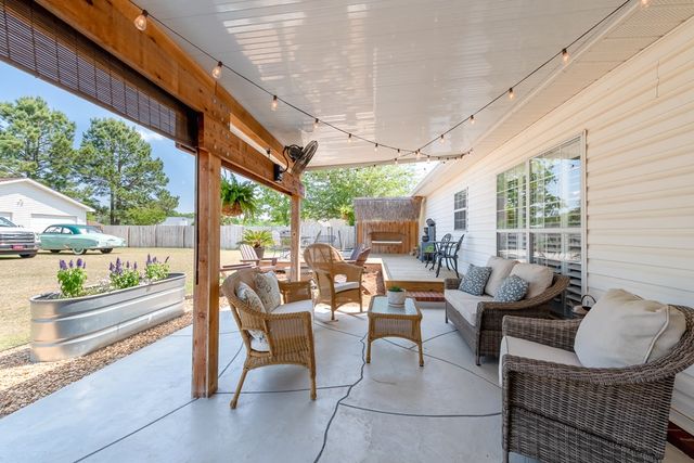 118 Huntington Dr, Headland, AL 36345