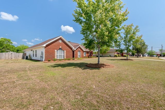 118 Huntington Dr, Headland, AL 36345