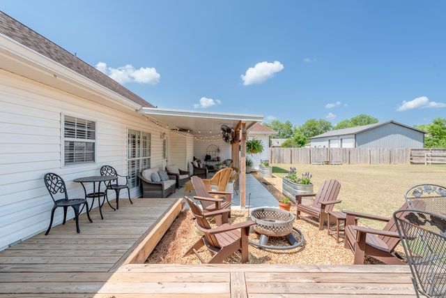 118 Huntington Dr, Headland, AL 36345