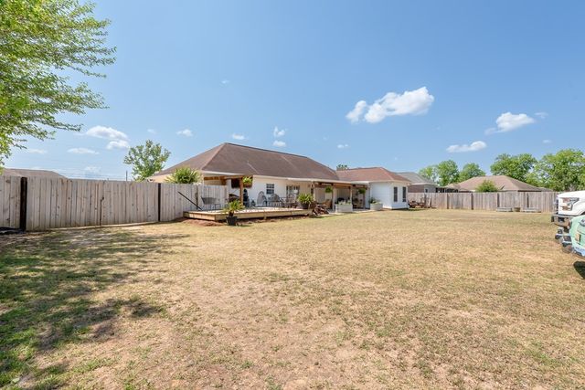 118 Huntington Dr, Headland, AL 36345