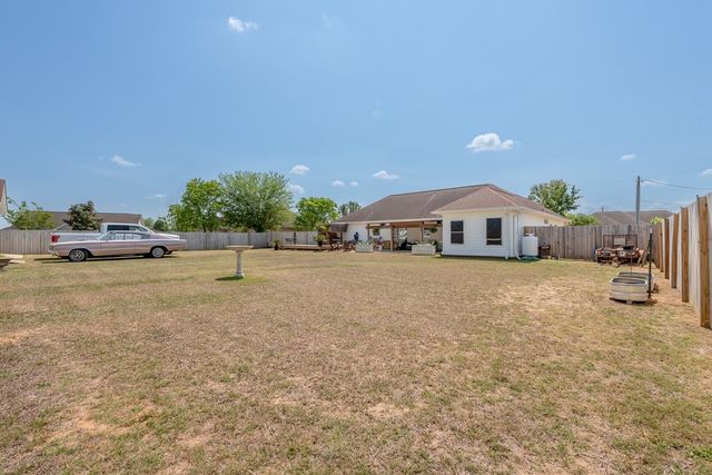 118 Huntington Dr, Headland, AL 36345