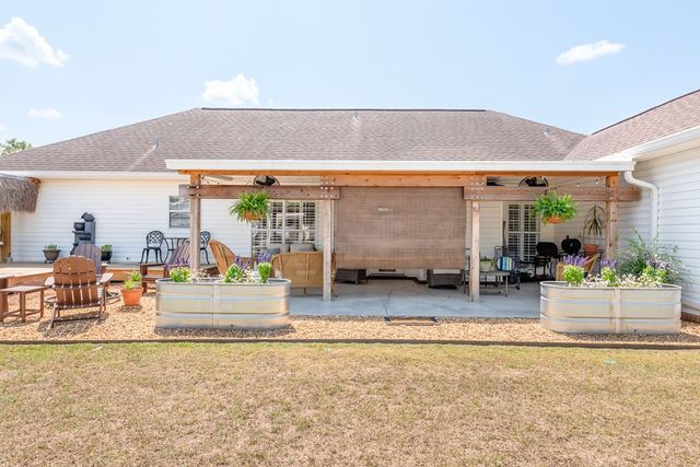 118 Huntington Dr, Headland, AL 36345