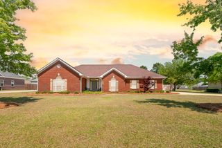 118 Huntington Dr, Headland, AL 36345